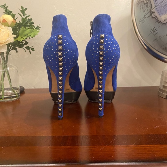 Vince Camuto blue suede booties - Picture 1 of 4